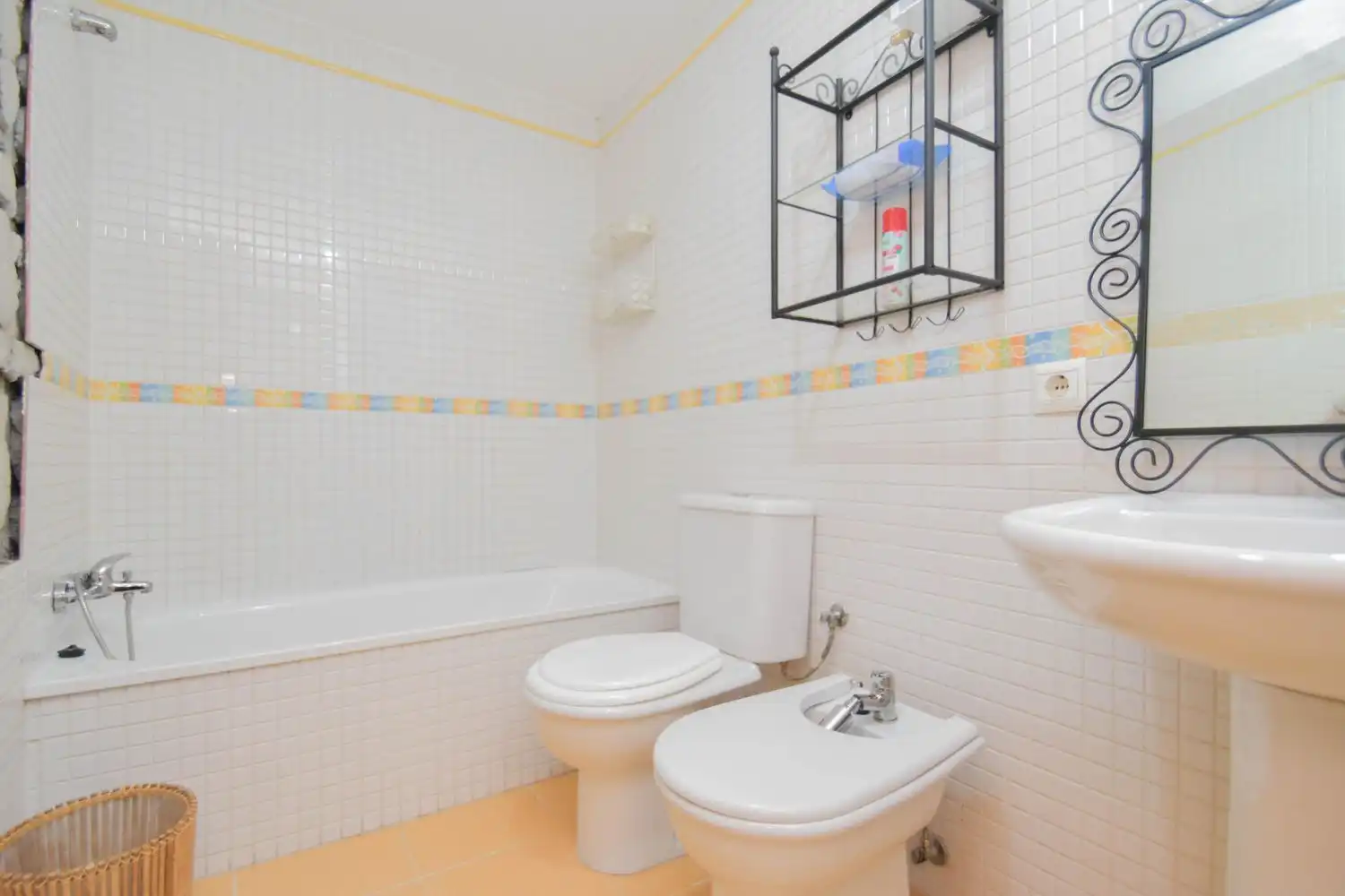 Bathroom of Flat for sale in Las Gabias  with Air Conditioner and Storage room