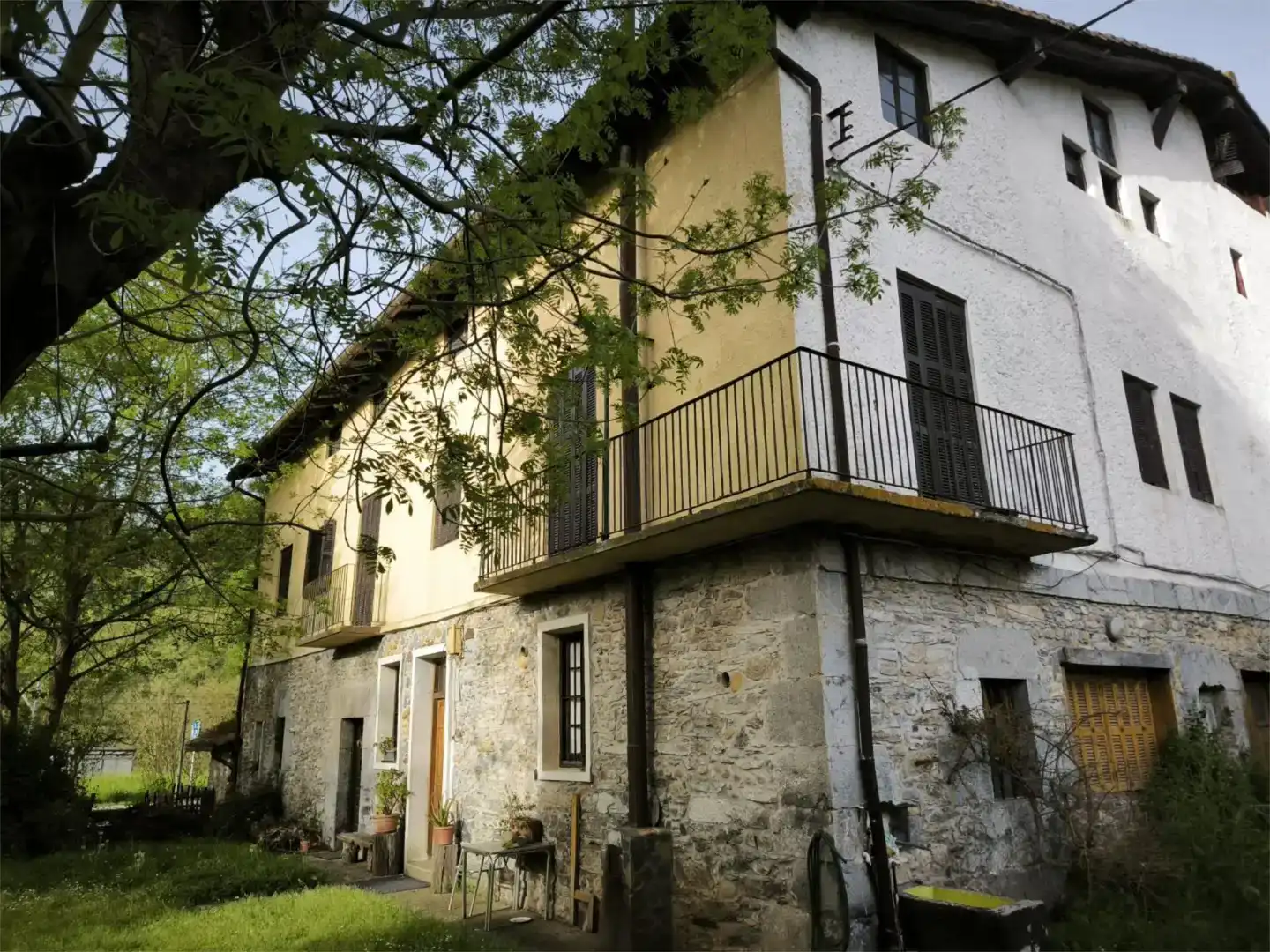 Vista exterior de Casa adosada en venda en Ikaztegieta amb Balcó