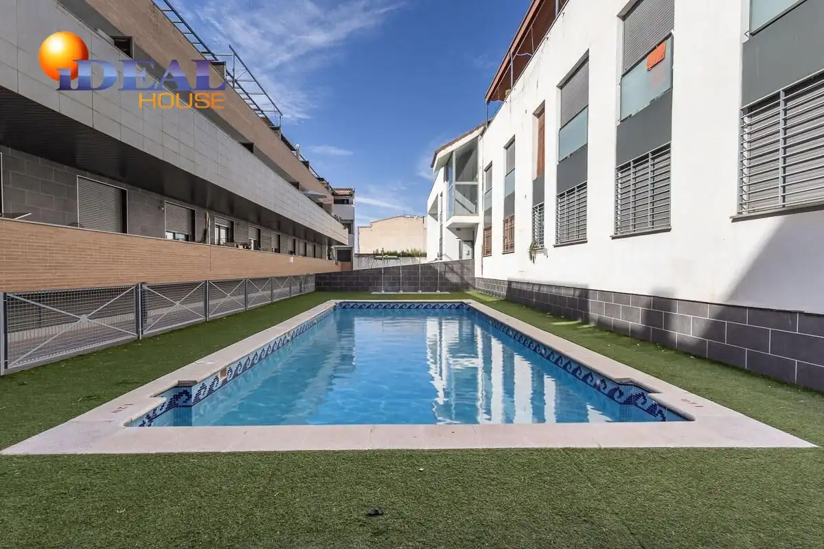 Penthouse with pool for sale in Ogíjares