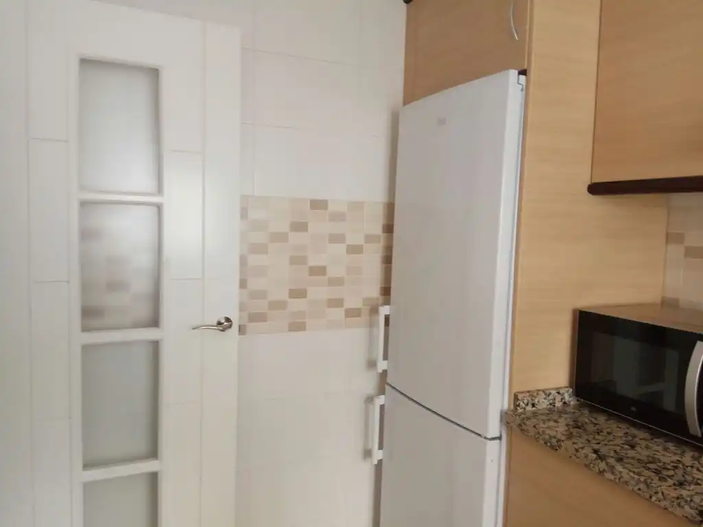 Cuina de Apartament de lloguer en Torremolinos amb Aire condicionat, Calefacció i Terrassa