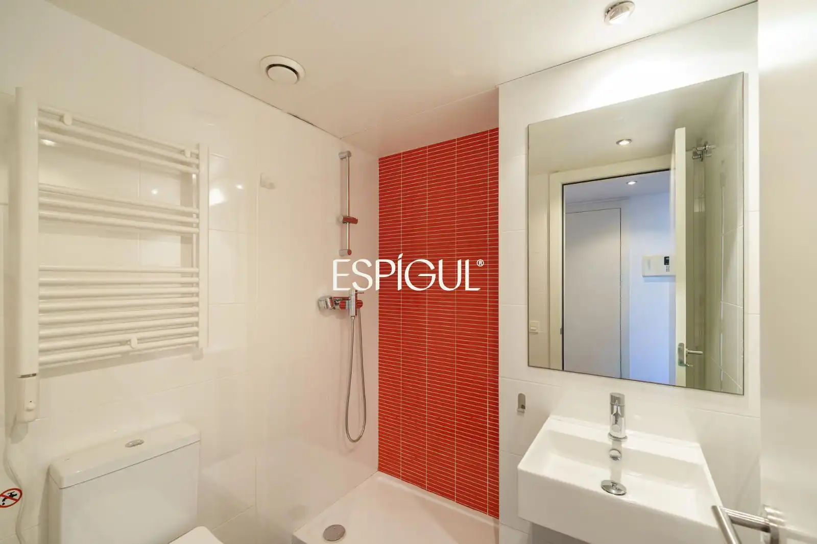 Bathroom of Flat for sale in Sant Cugat del Vallès  with Air Conditioner, Heating and Parquet flooring