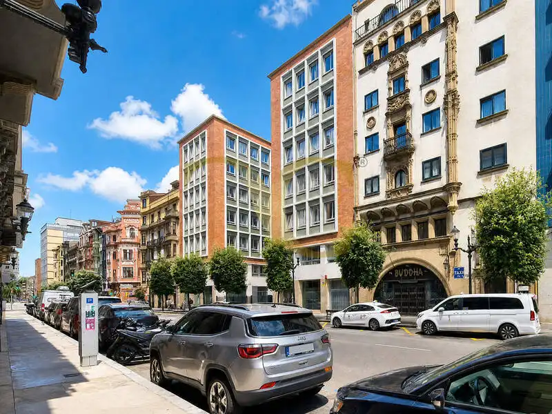 Vista exterior de Àtic en venda en Gijón  amb Calefacció, Terrassa i Traster