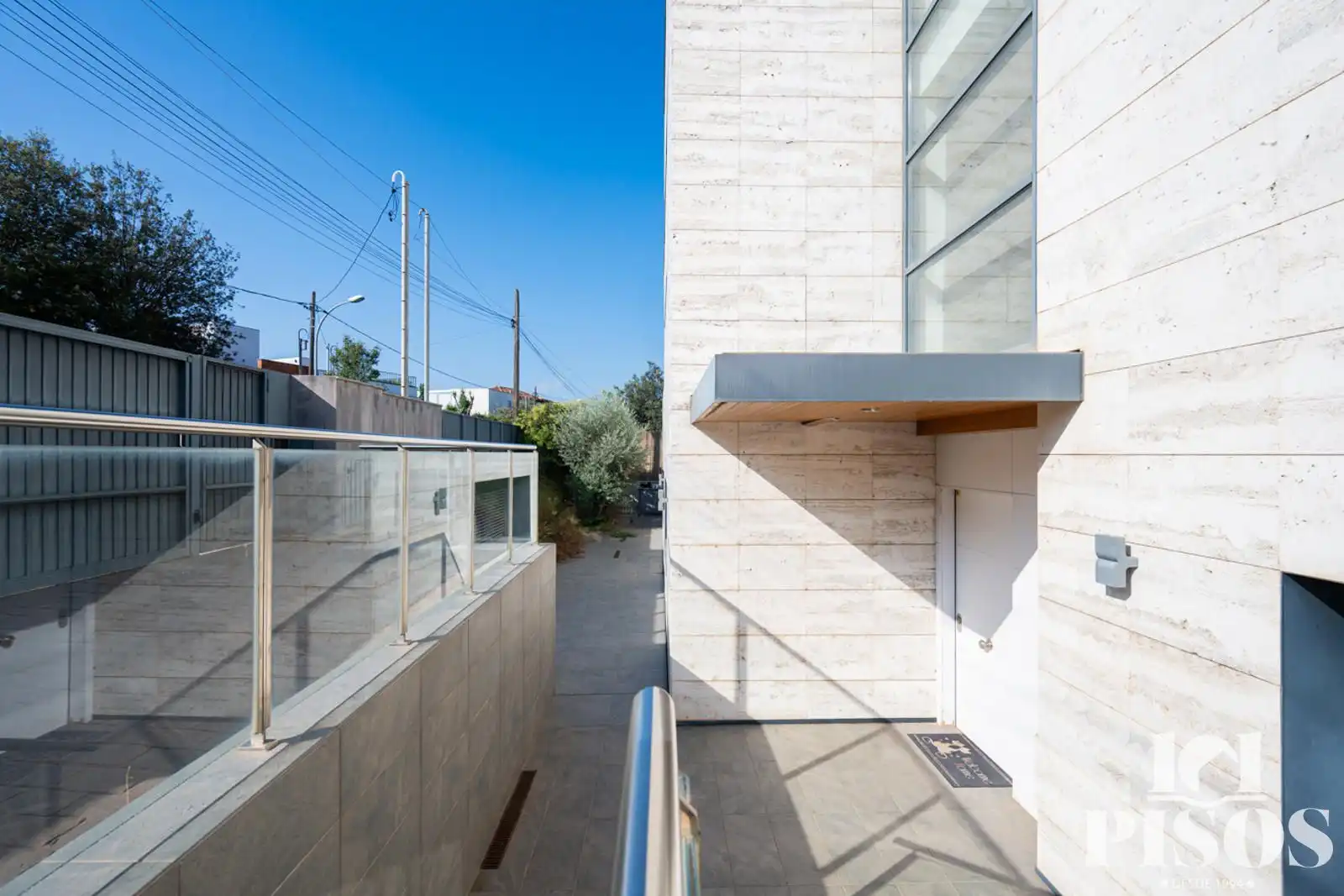 Exterior view of Houses for sale in Sant Cugat del Vallès  with Air Conditioner, Storage room and Swimming Pool