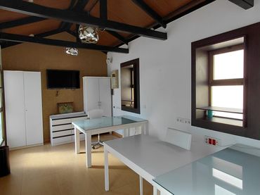 Office space with lift to rent in Avenida Cándido Lobera 5