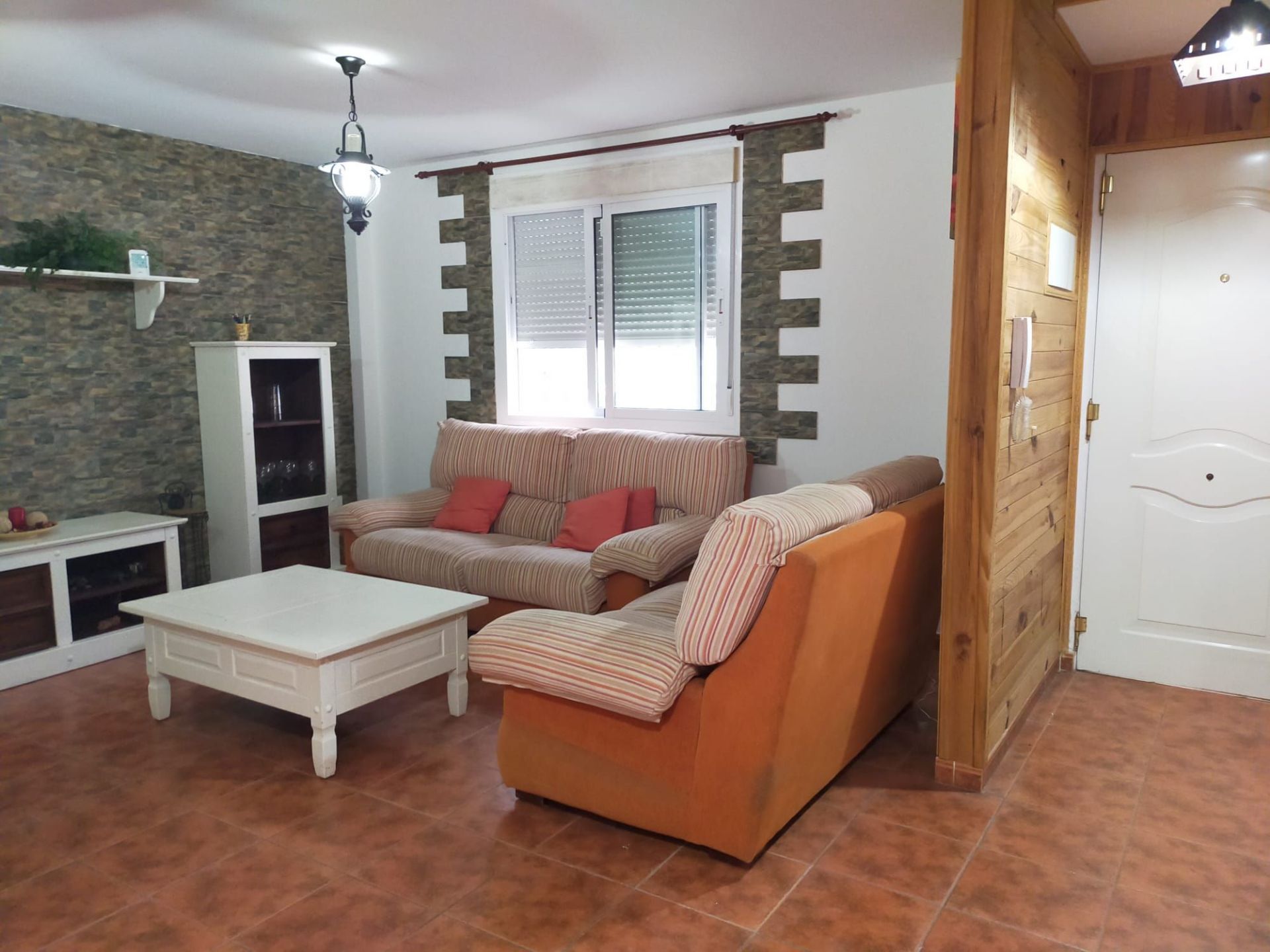 Sala d'estar de Casa adosada en venda en La Línea de la Concepción amb Moblat