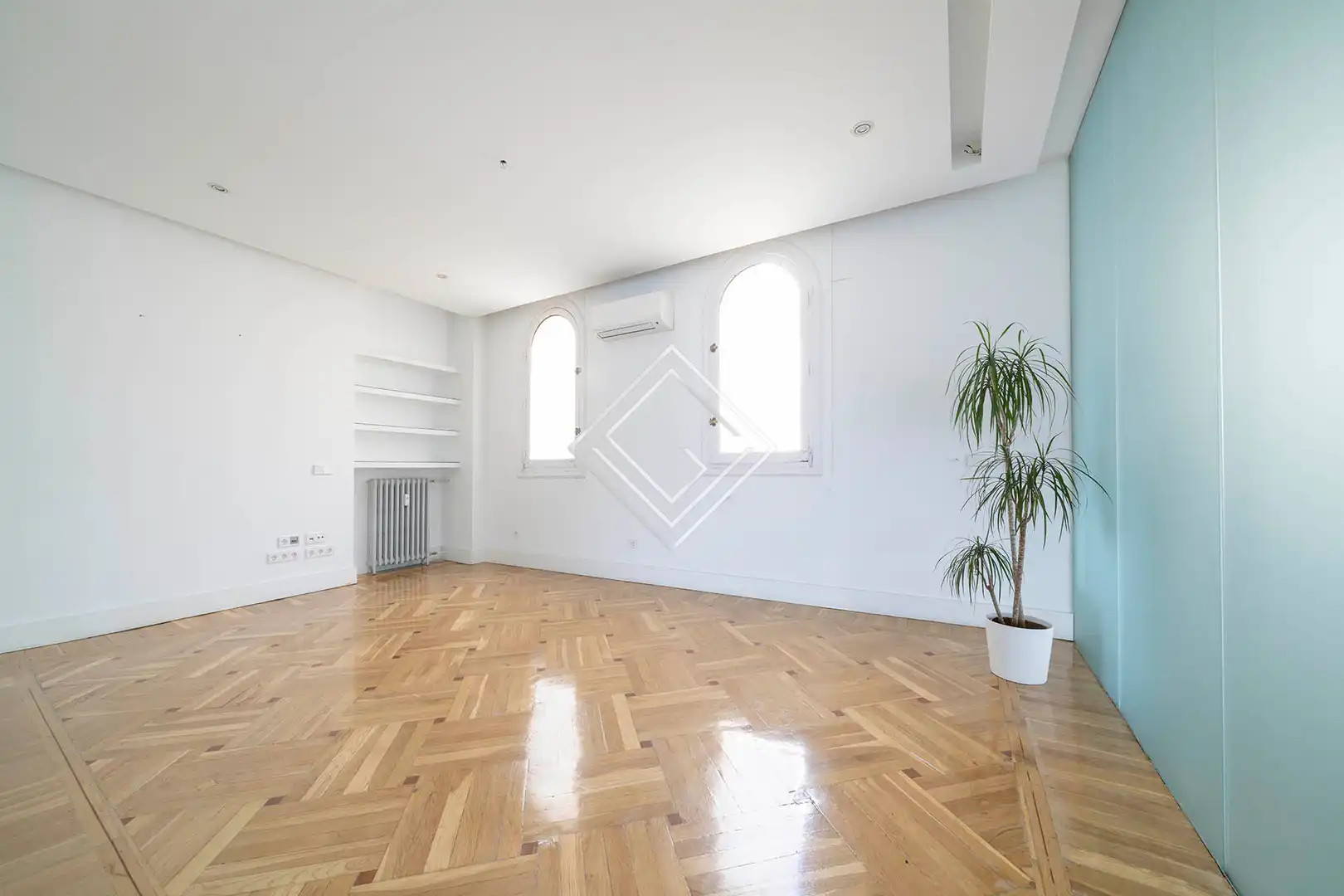 Living room of Office for sale in Madrid