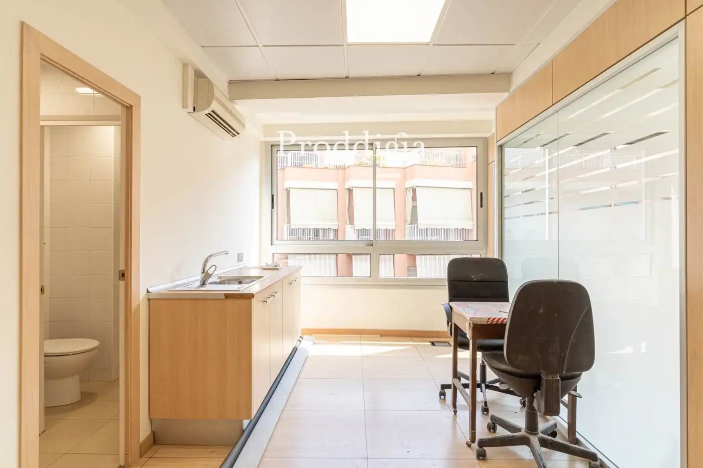 Office for rent in Barcelona  with Air Conditioner and Terrace