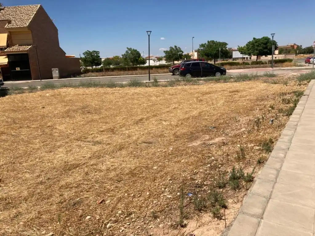 Terreno residencial en venta en Calle Carrion de los Cespedes