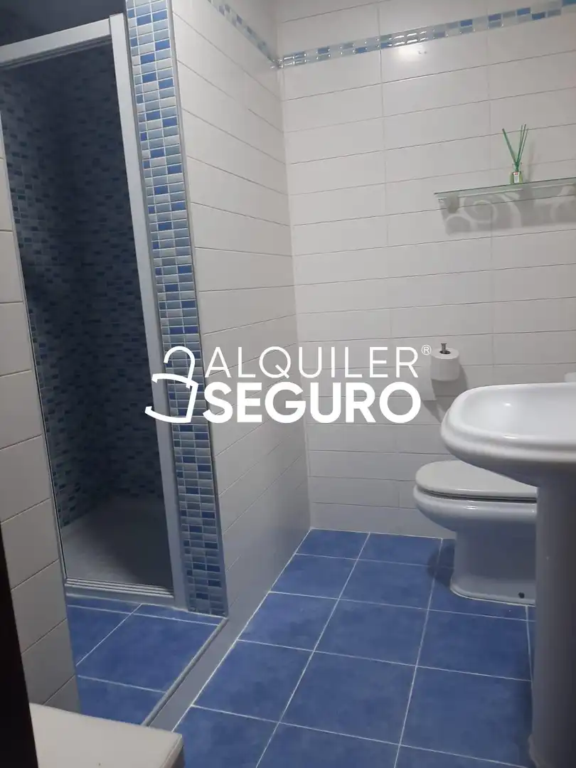 Baño de Piso de alquiler en Ronda con Amueblado