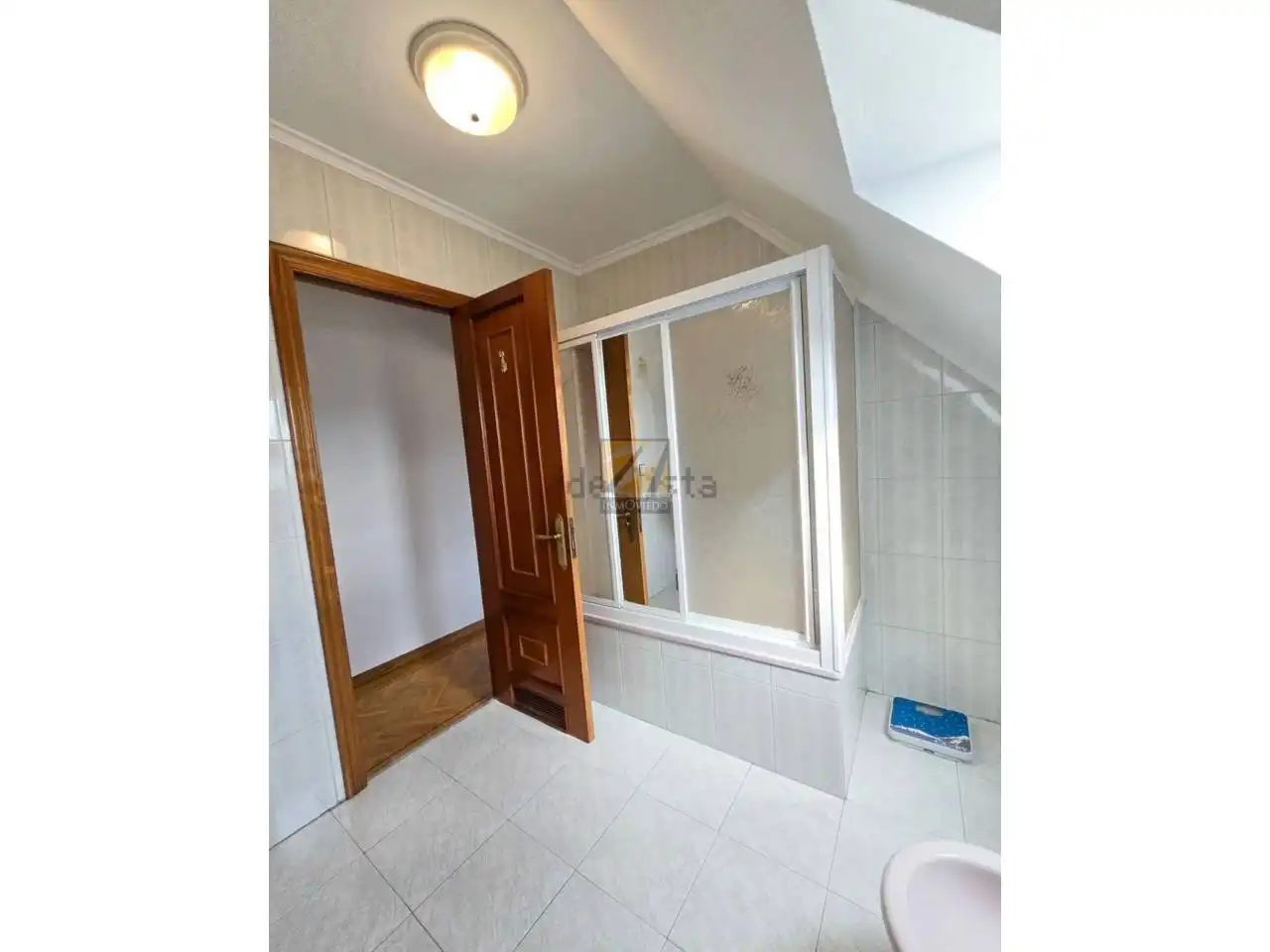 Baño de Dúplex en venta en Oviedo  con Calefacción, Parquet y Terraza
