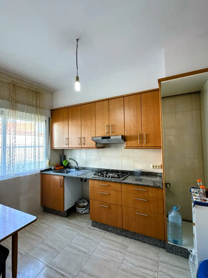 Cuina de Casa o xalet en venda en Carballo amb Terrassa