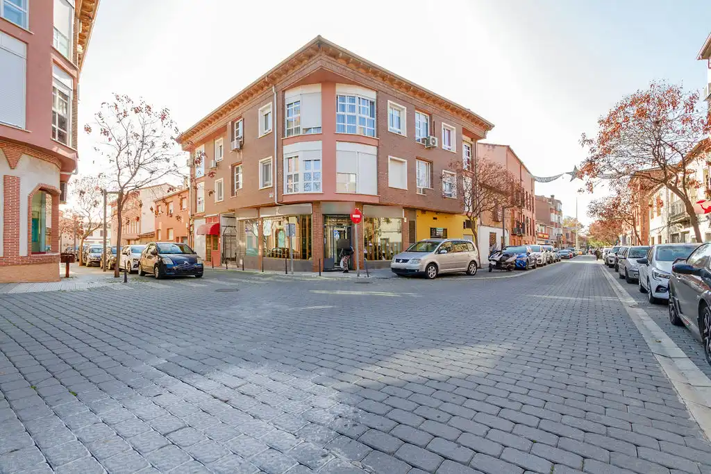 Vista exterior de Local en venta en Azuqueca de Henares