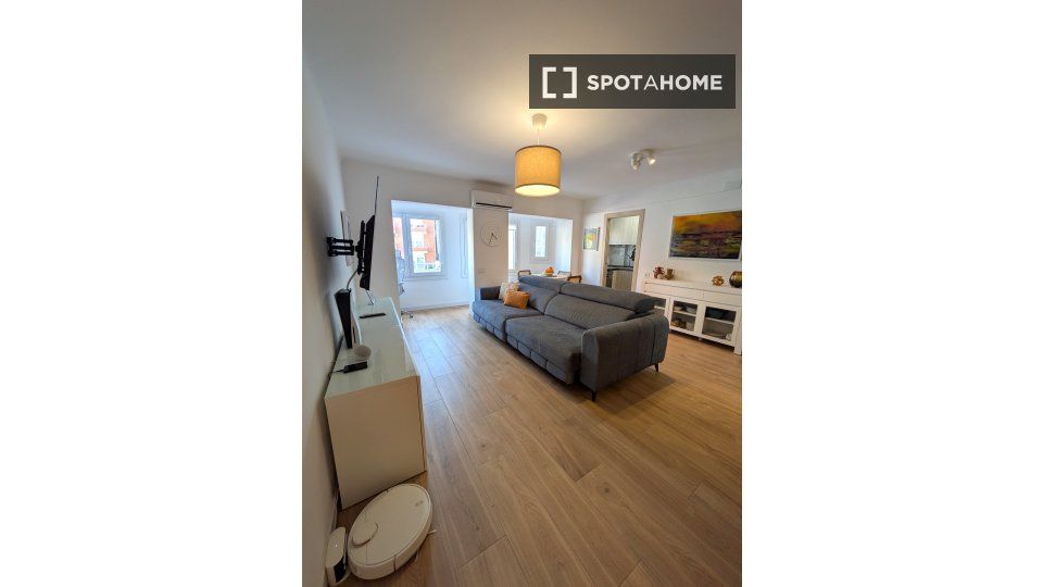 Exterior view of Flat to rent in Santa Coloma de Gramenet  with Air Conditioner, Heating and Furnished