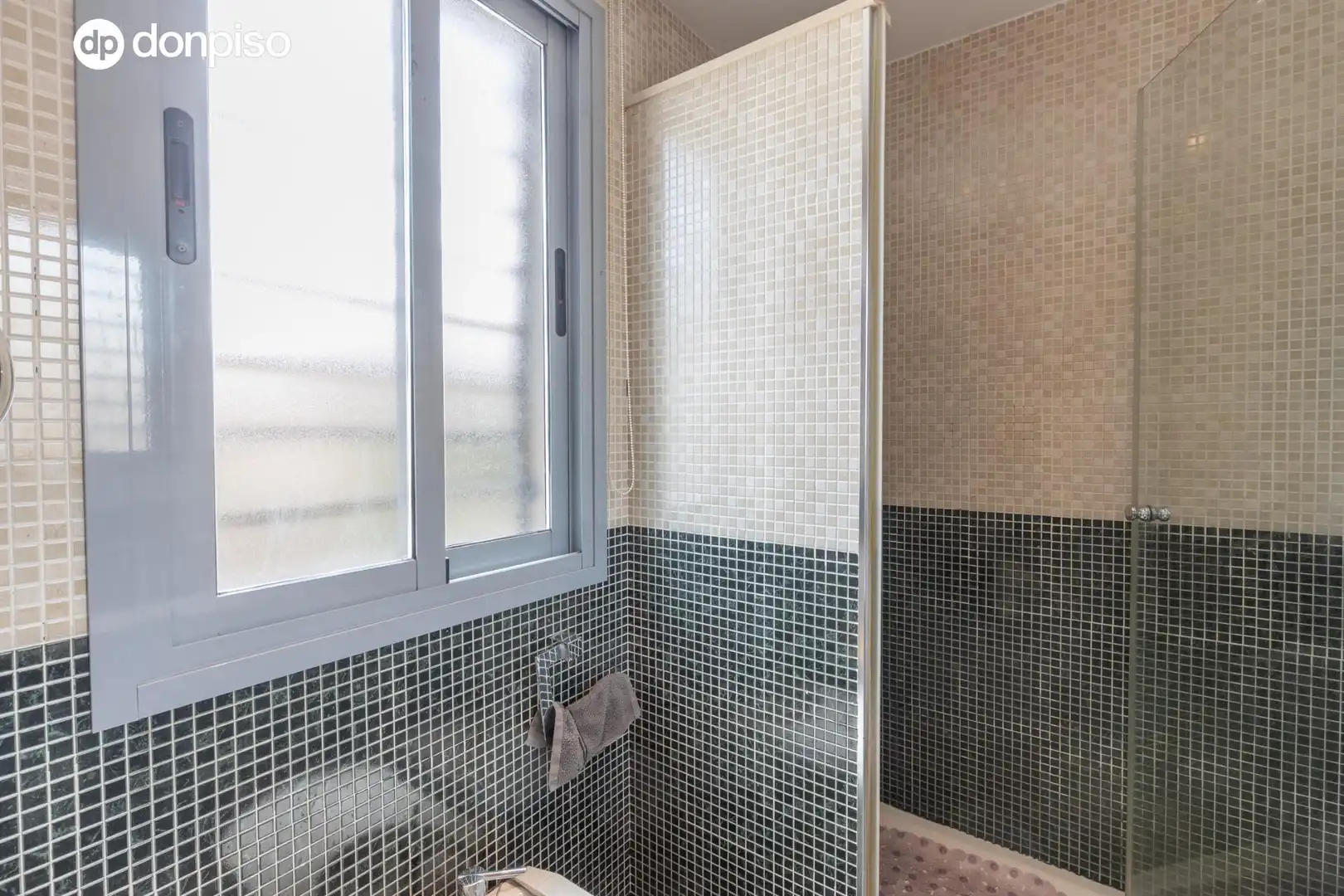 Baño de Casa adosada en venta en Granada con Aire acondicionado, Calefacción y Balcón