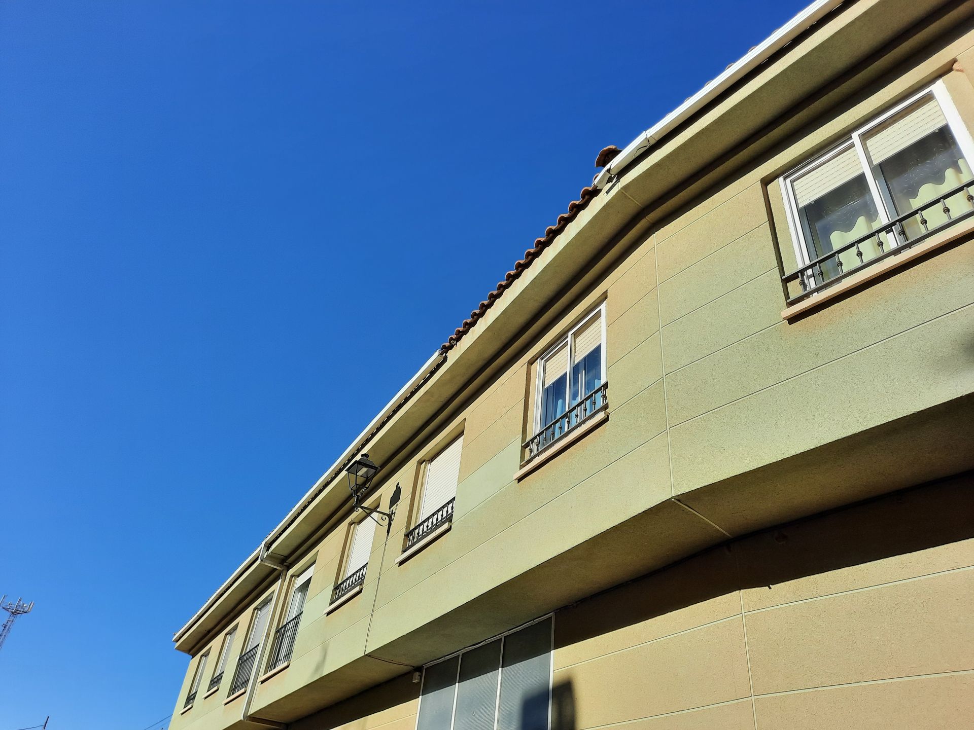 Exterior view of Flat to rent in Fuensaldaña  with Heating, Furnished and Oven
