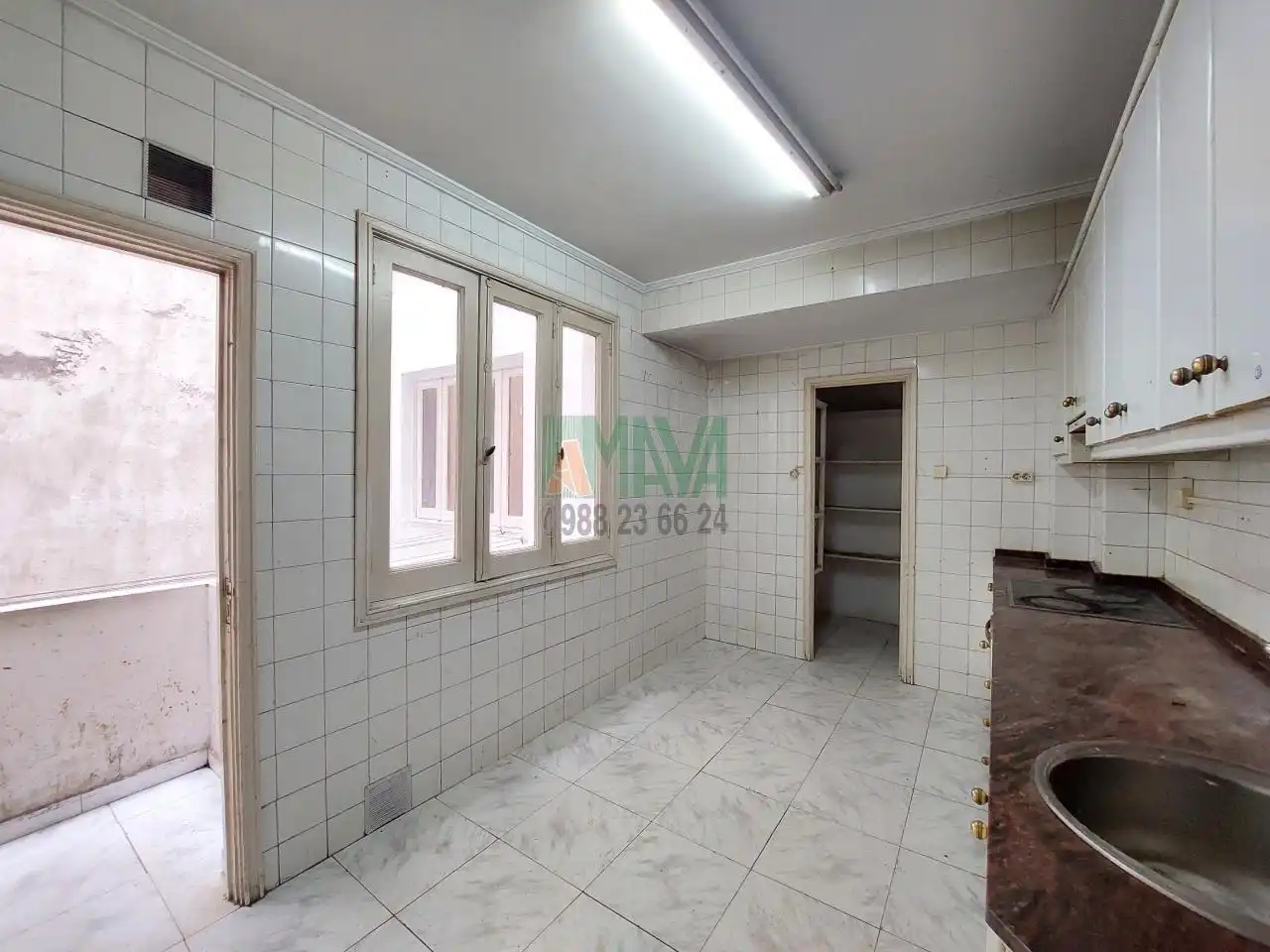 Cocina de Piso en venta en Ourense Capital  con Calefacción y Balcón