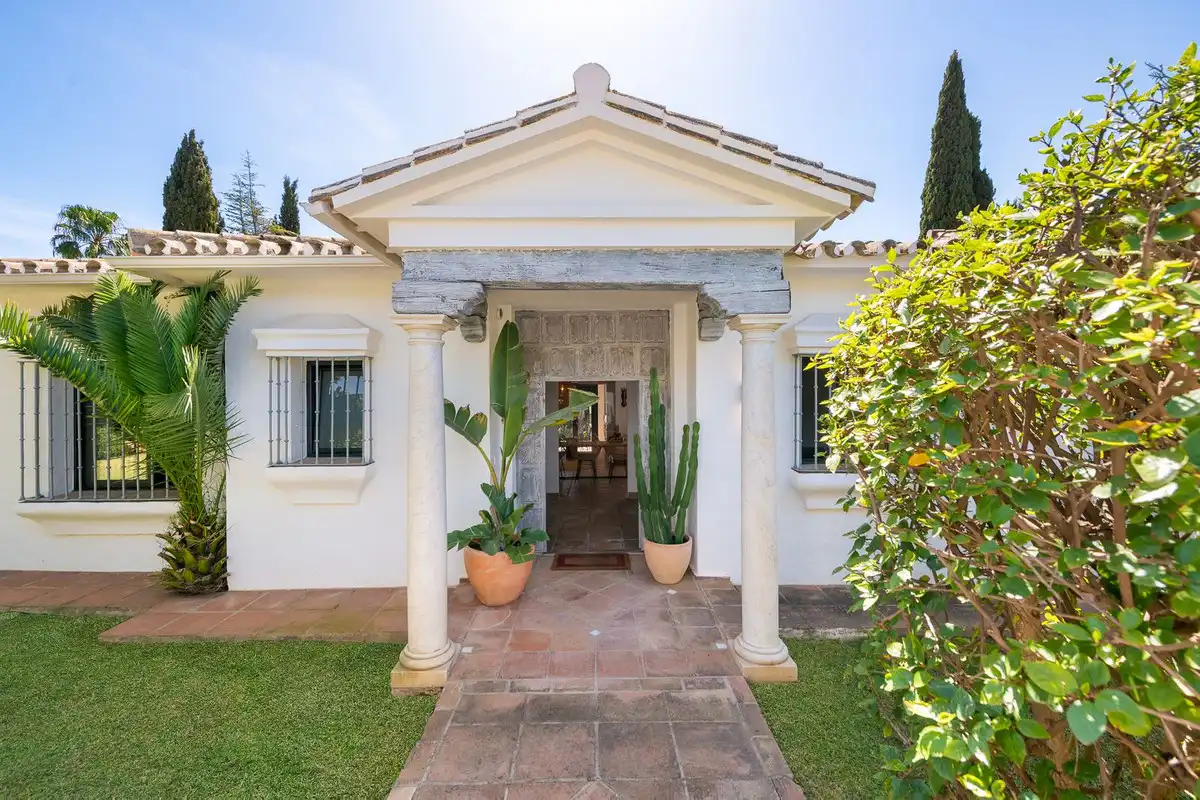Jardí de Casa adosada en venda en Marbella amb Aire condicionat, Terrassa i Alarma