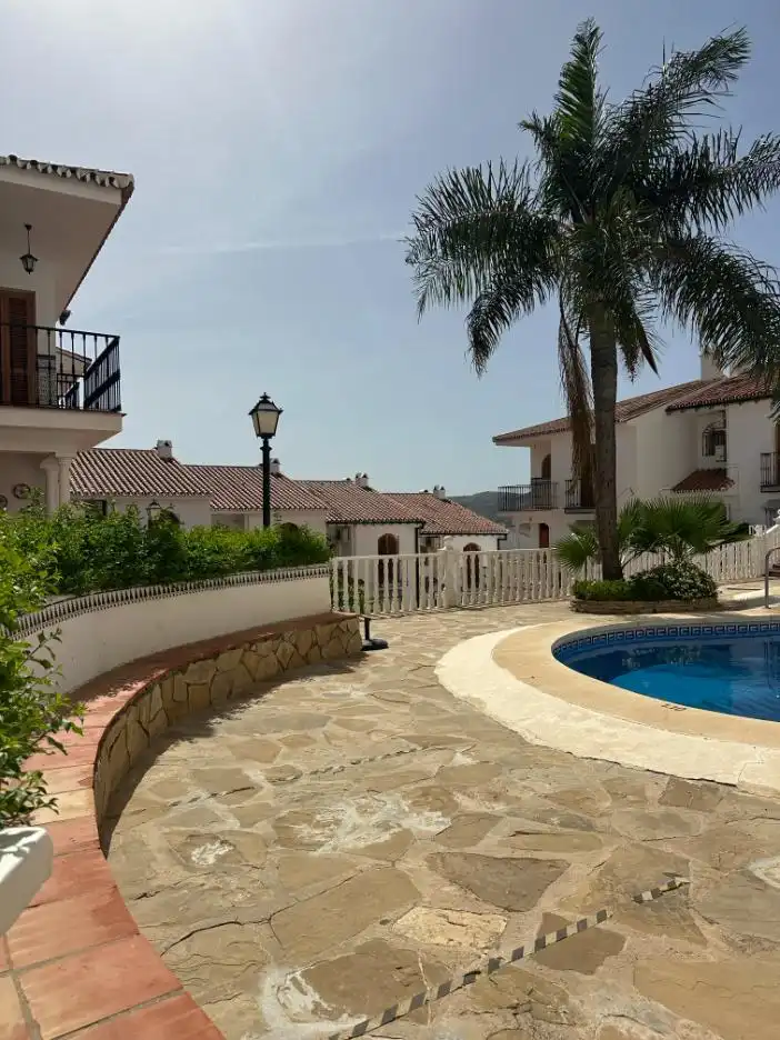 Vista exterior de Dúplex en venda en Álora amb Aire condicionat, Terrassa i Piscina