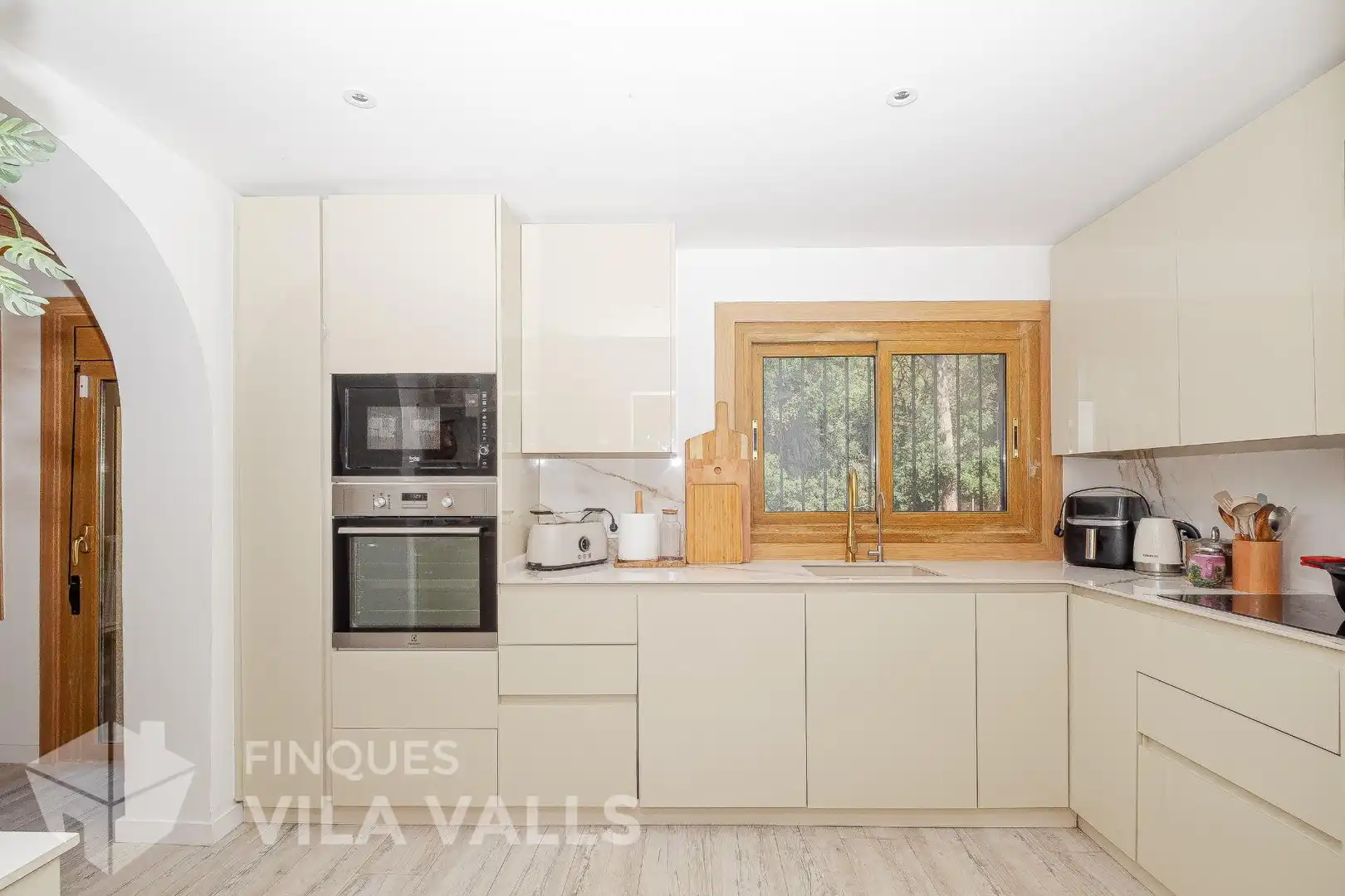 Cuina de Casa o xalet en venda en Sant Quirze Safaja amb Jardí privat, Parquet i Terrassa