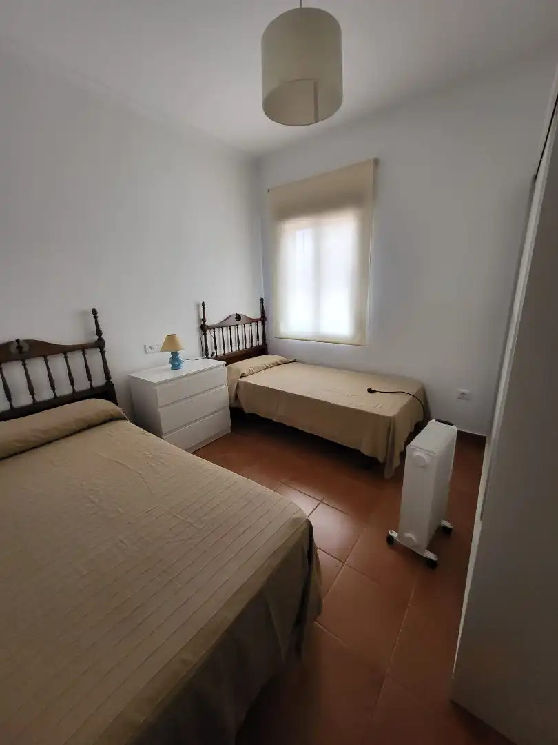 Dormitori de Finca rústica en venda en Cáceres amb Aire condicionat, Calefacció i Jardí privat