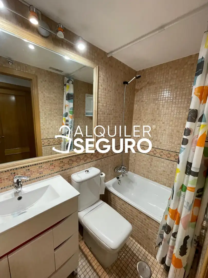 Baño de Piso de alquiler en Madrid con Aire acondicionado, Calefacción y Terraza