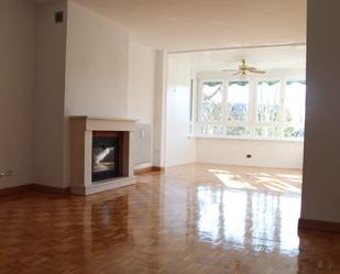Living room of Flat to rent in Majadahonda  with Heating, Storage room and Community pool