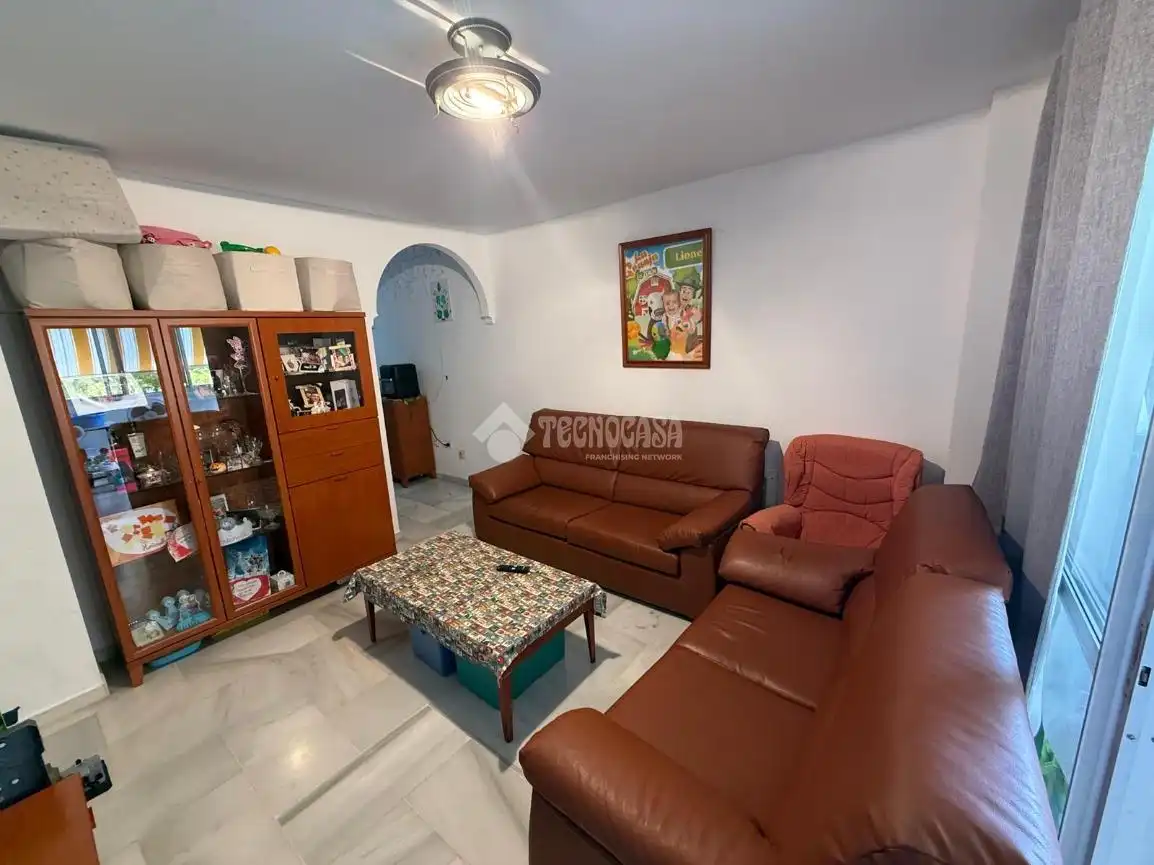 Sala de estar de Piso en venta en Benalmádena con Terraza y Piscina comunitaria