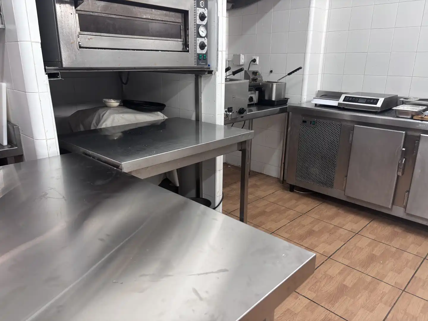 Cuina de Local de lloguer en Fuengirola amb Aire condicionat