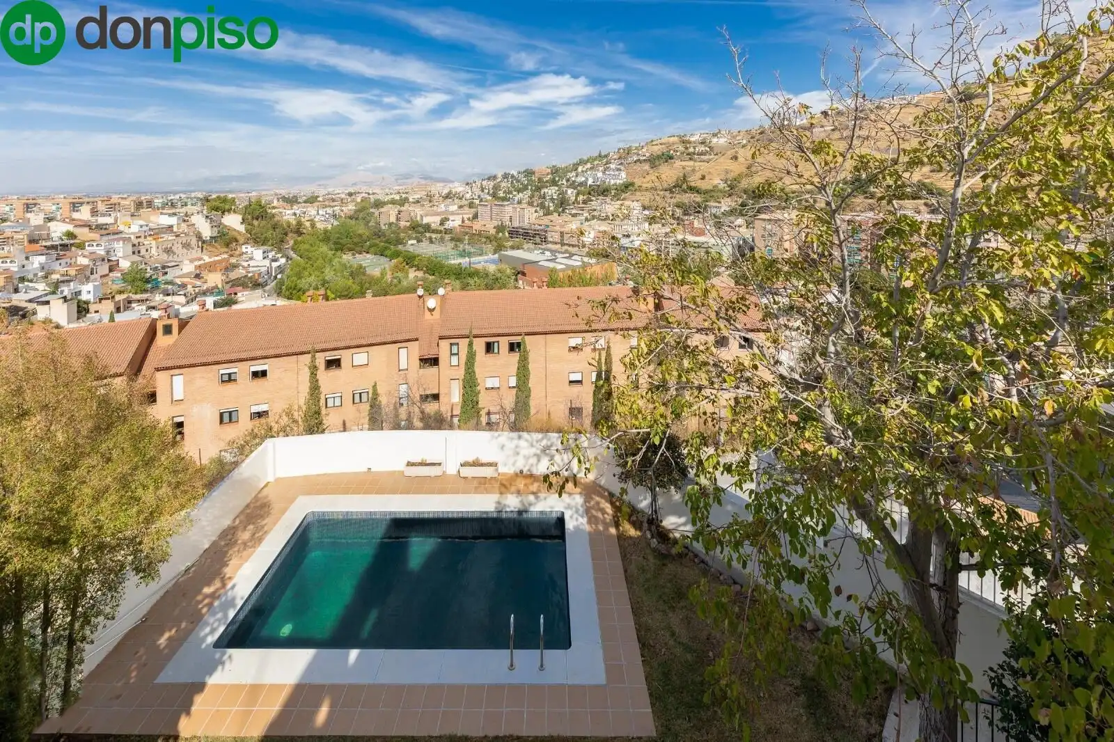 Piscina de Casa o chalet en venta en Granada con Aire acondicionado, Calefacción y Jardín privado