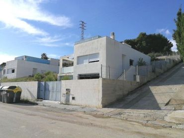 Chalet con balcón en venta en Els Masos - Els Garrofers