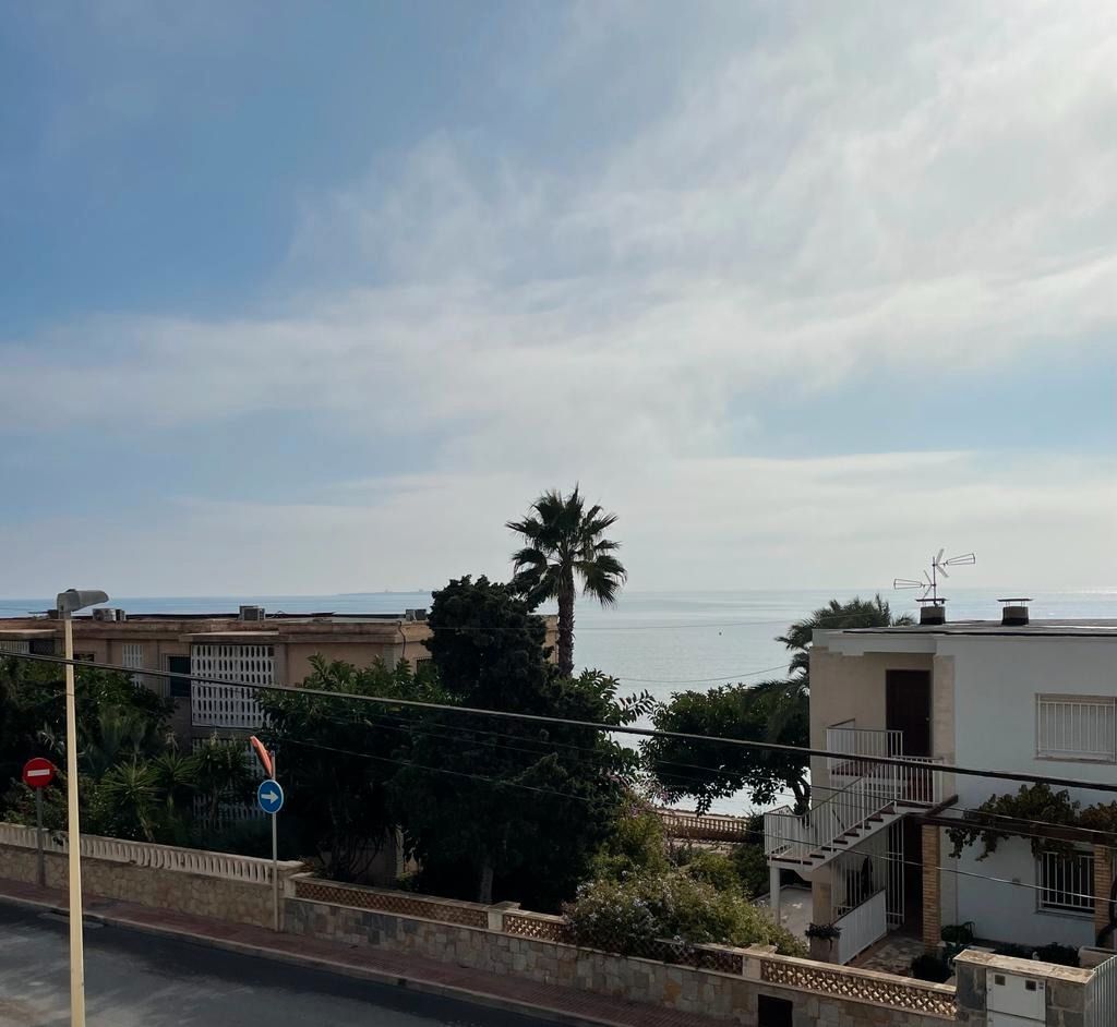 Vista exterior de Casa o xalet de lloguer en Santa Pola amb Aire condicionat, Jardí privat i Terrassa