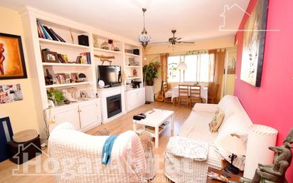 Living room of Flat for sale in  Valencia Capital  with Air Conditioner and Balcony