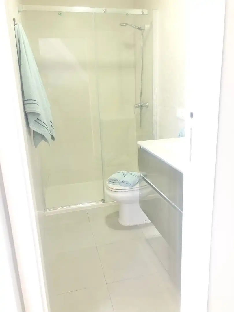 Badezimmer von Wohnung zur Miete in Nigrán mit Heizung, Terrasse und Abstellraum