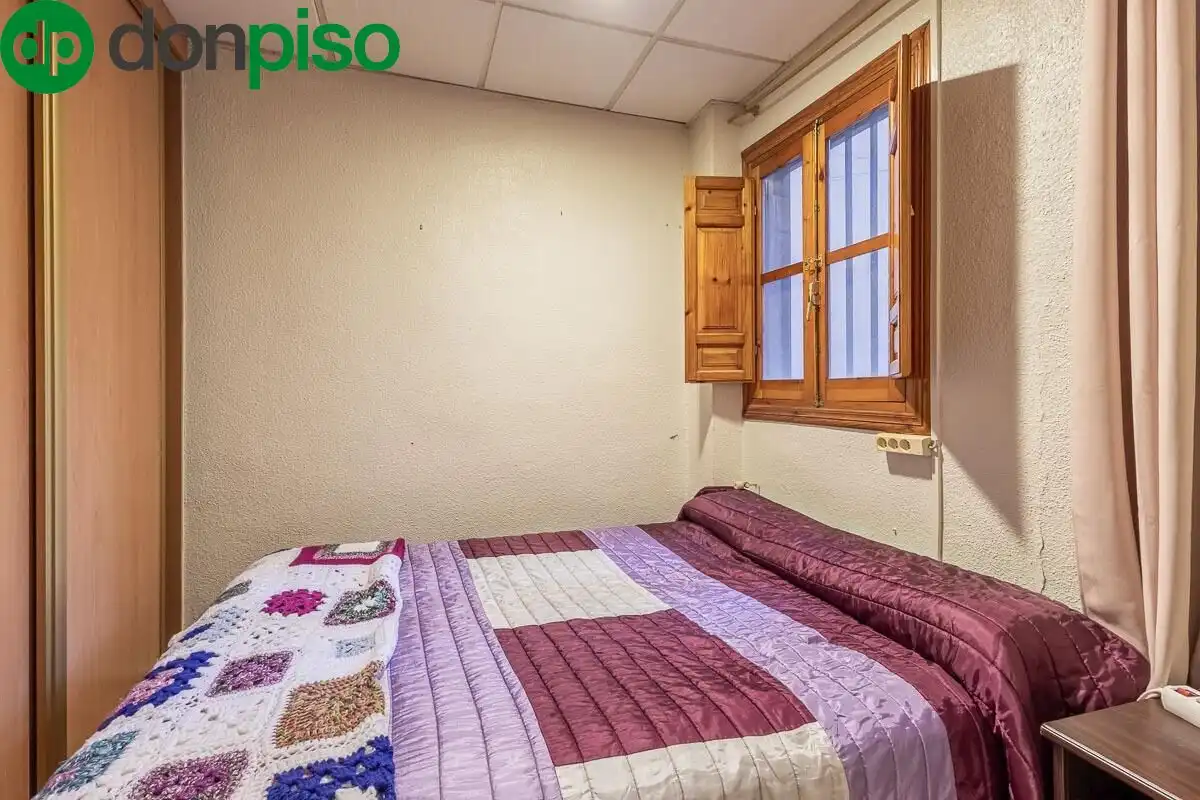 Dormitori de Casa o xalet en venda en Granada amb Aire condicionat, Calefacció i Terrassa