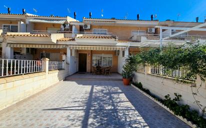 Exterior view of Single-family semi-detached for sale in Los Alcázares  with Air Conditioner, Heating and Private garden