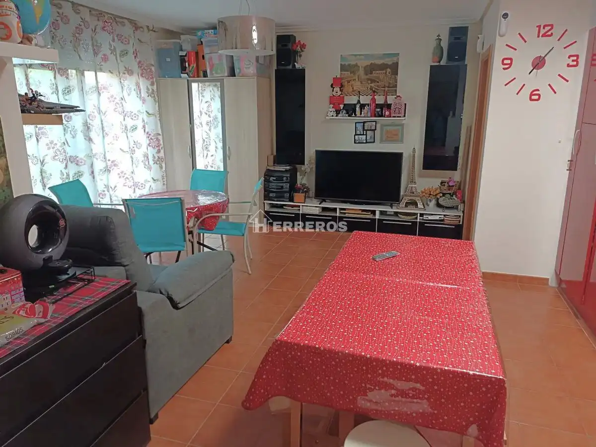 Sala d'estar de Local en venda en Lardero amb Aire condicionat