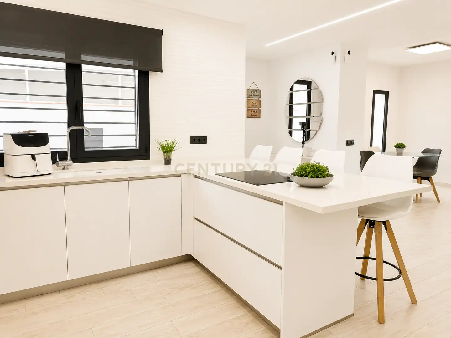 Kitchen of Houses for sale in Málaga  with Air Conditioner, Private garden and Storage room
