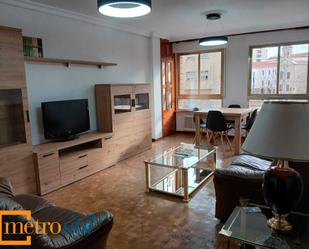 Living room of Flat to rent in Salamanca Capital  with Heating, Parquet flooring and Furnished