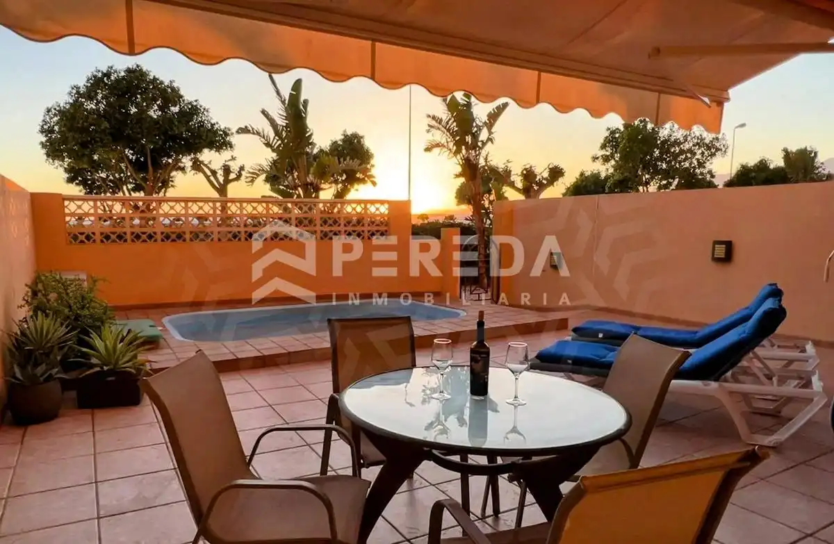 Terraza de Planta baja en venta en Roquetas de Mar con Aire acondicionado, Jardín privado y Piscina