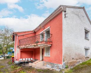 Vista exterior de Casa o xalet en venda en Siero amb Terrassa i Balcó