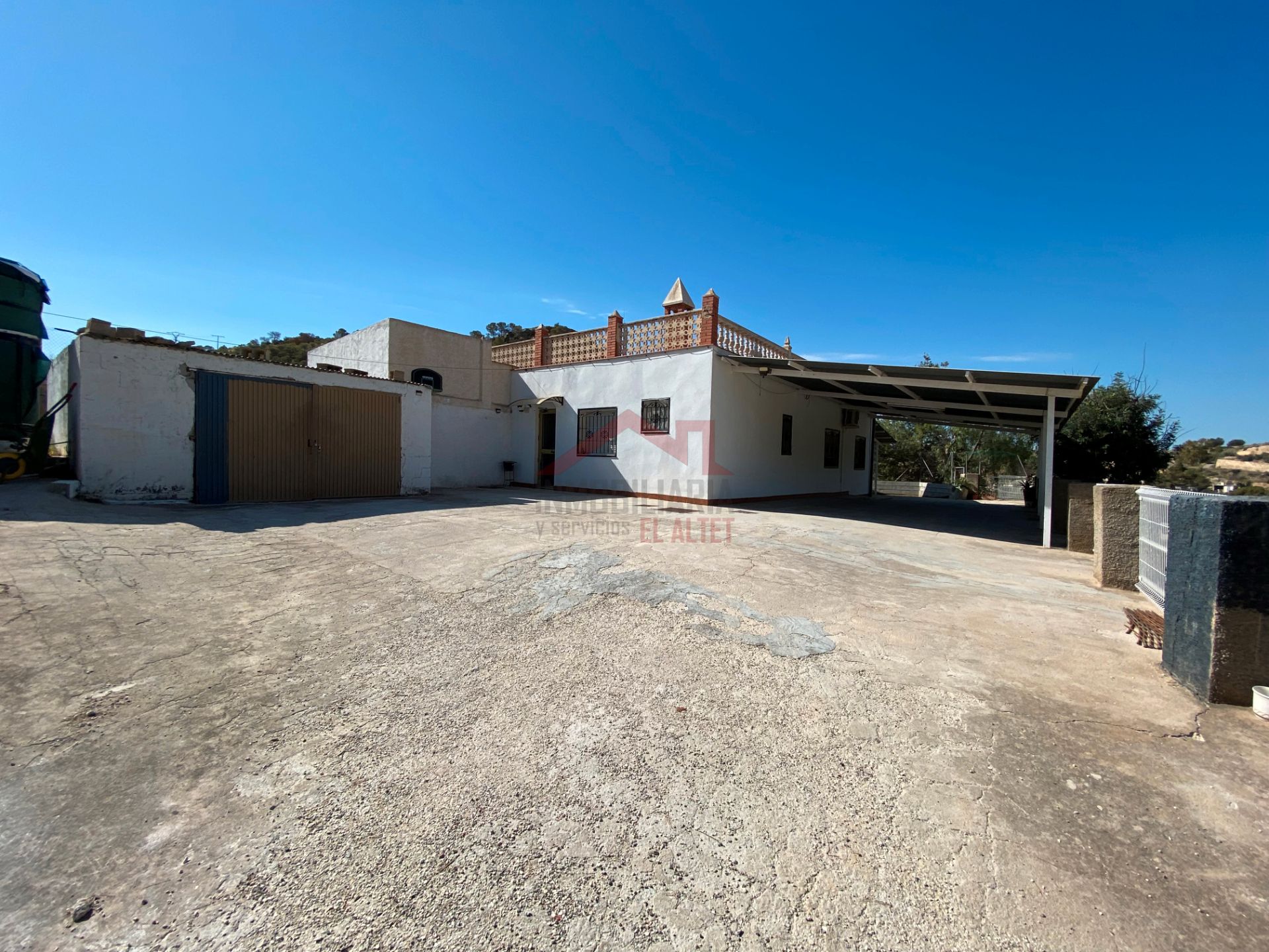 Vista exterior de Casa o xalet en venda en Crevillent amb Aire condicionat, Calefacció i Jardí privat