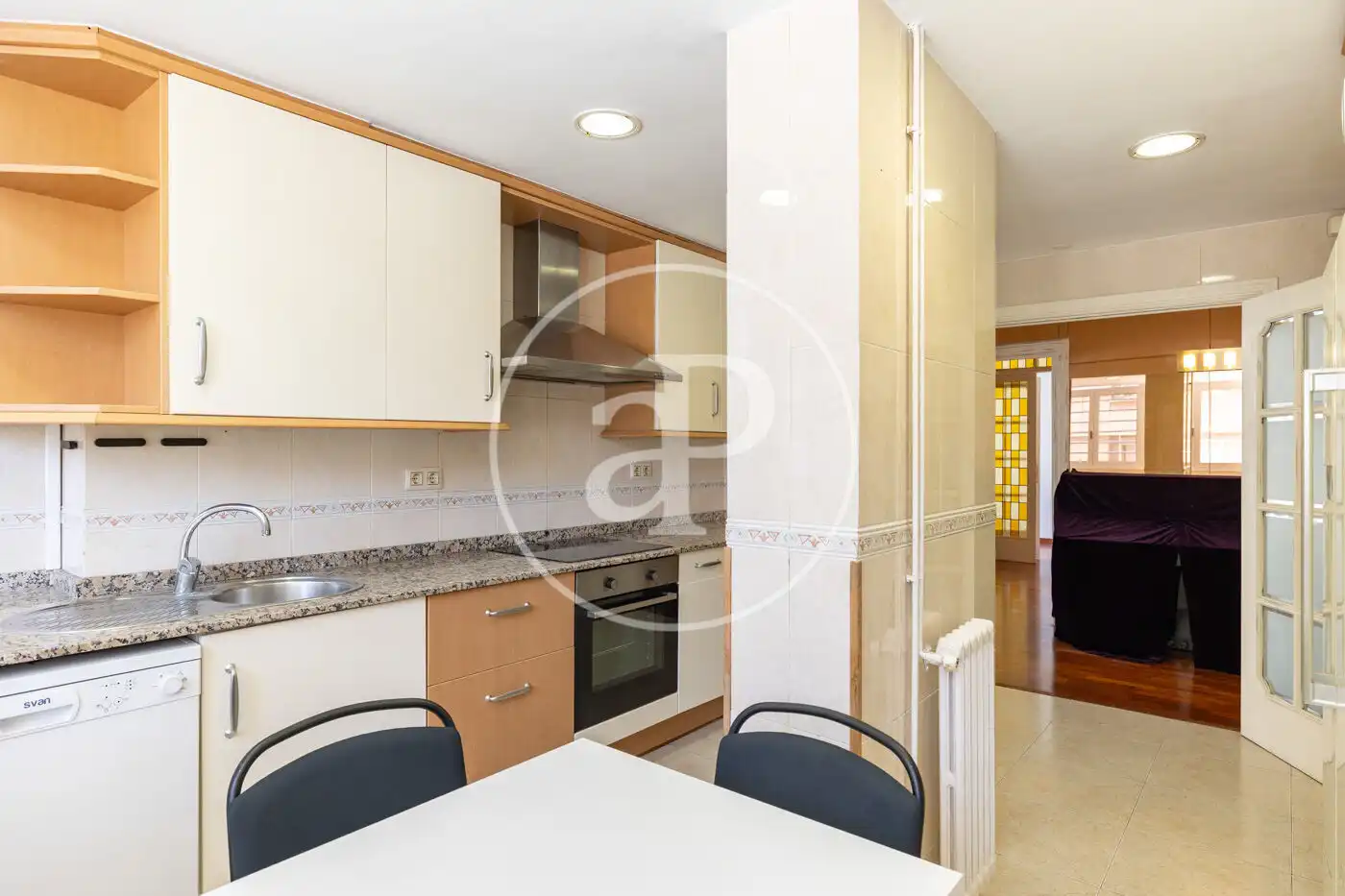 Küche von Wohnung zum Verkauf in Barcelona mit Heizung und Privatgarten