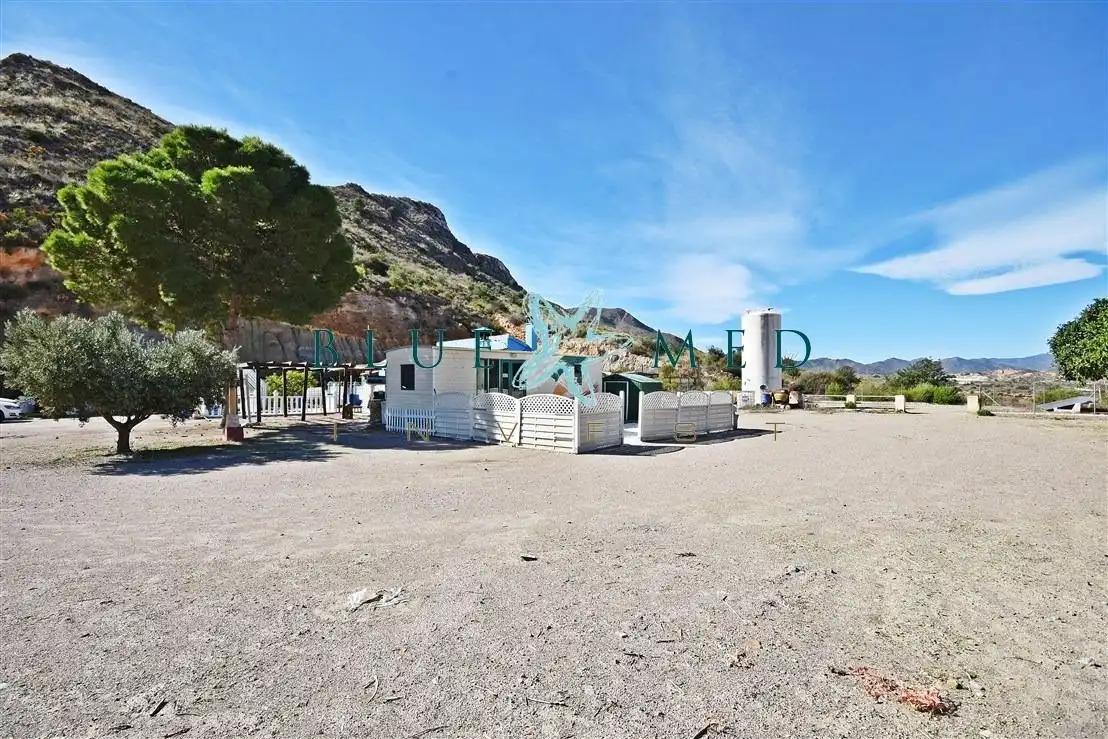 Vista exterior de Casa o xalet en venda en Mazarrón amb Jardí privat, Piscina i Moblat