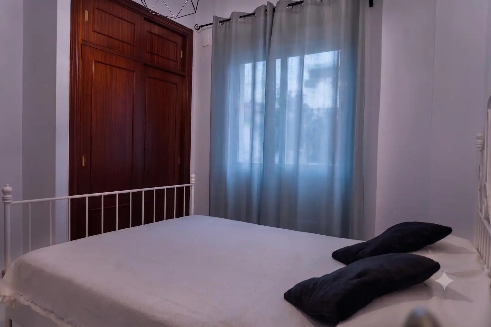 Schlafzimmer von Wohnung zum Verkauf in Sevilla mit Klimaanlage, Heizung und Privatgarten