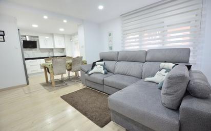 Sala d'estar de Pis en venda en Gijón  amb Piscina