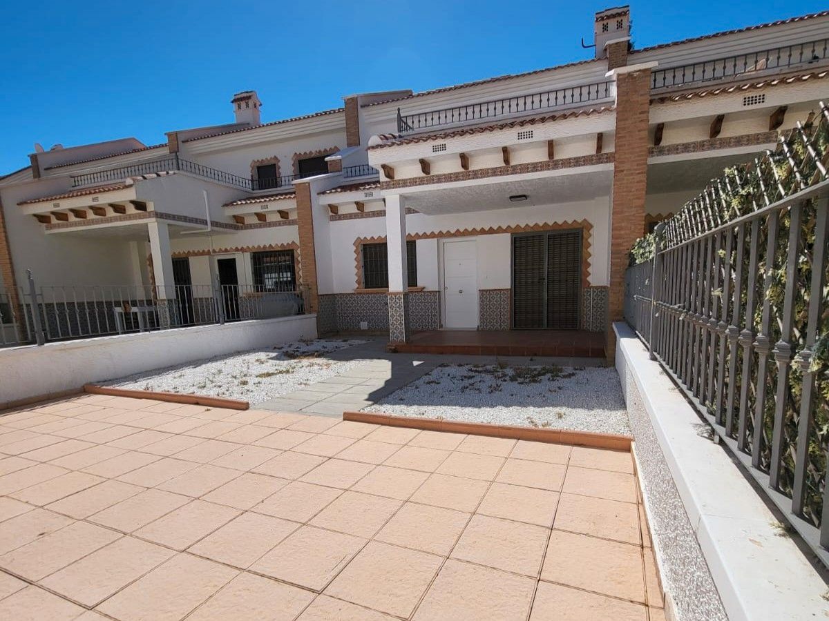 Exterior view of Single-family semi-detached for sale in San Miguel de Salinas  with Terrace, Furnished and Oven