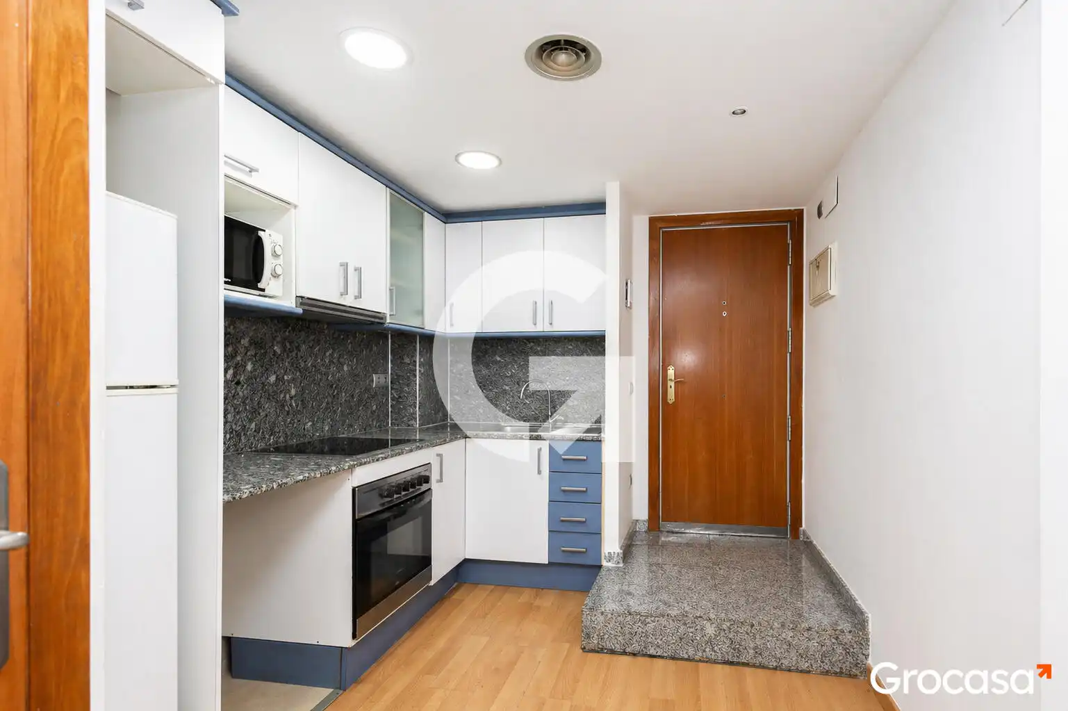 Kitchen of Duplexes for sale in L'Hospitalet de Llobregat  with Air Conditioner, Heating and Terrace
