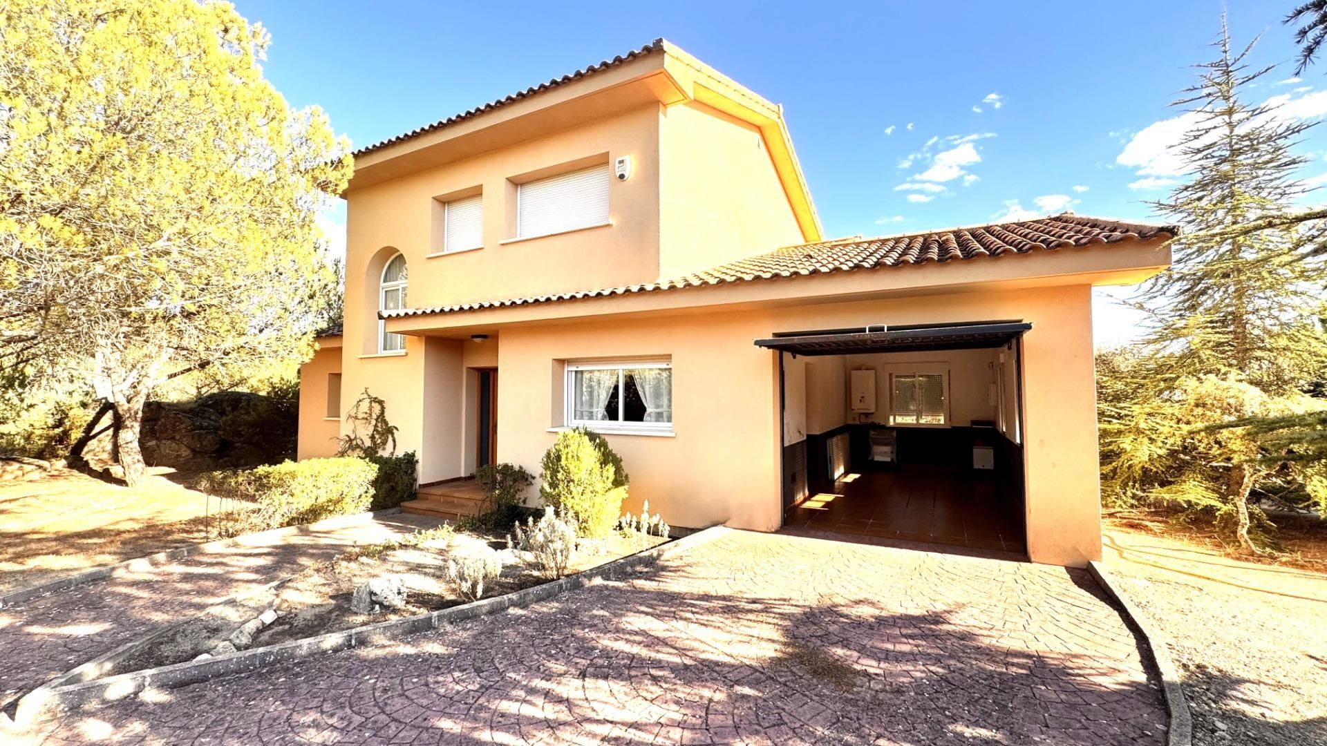 Vista exterior de Casa o xalet en venda en Galapagar amb Calefacció, Jardí privat i Piscina comunitària