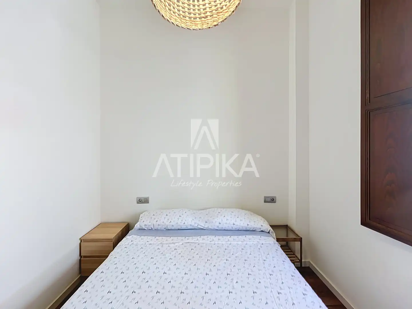 Bedroom of Attic for rent in Barcelona  with Air Conditioner, Parquet flooring and Terrace