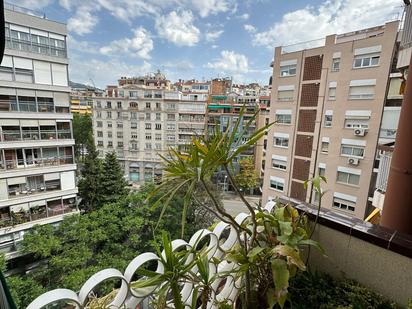 Vista exterior de Pis en venda en  Barcelona Capital amb Aire condicionat i Terrassa